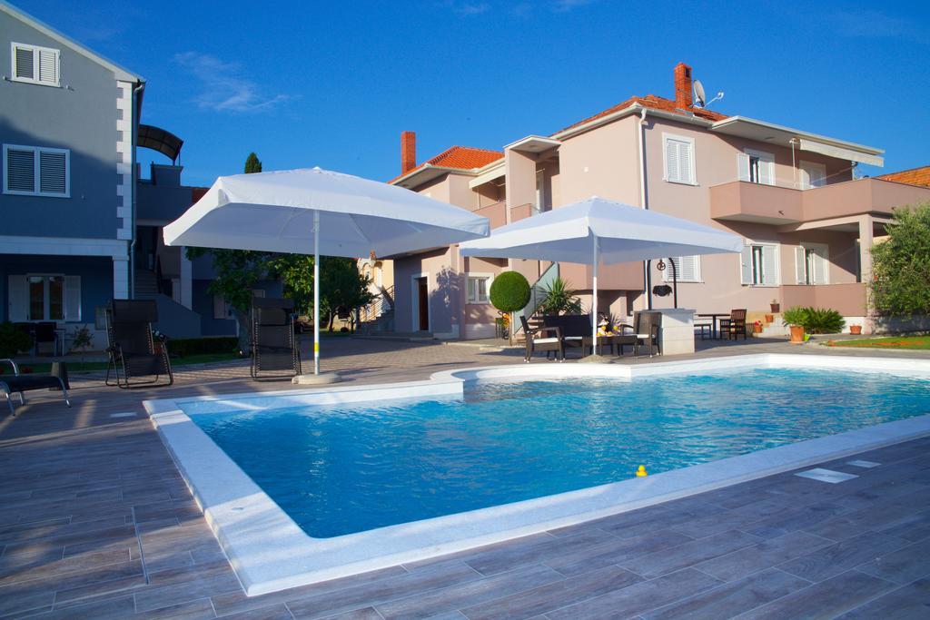 Banic Apartments With Pool Biograd Na Moru Esterno foto