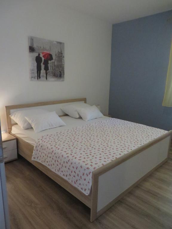 Banic Apartments With Pool Biograd Na Moru Esterno foto