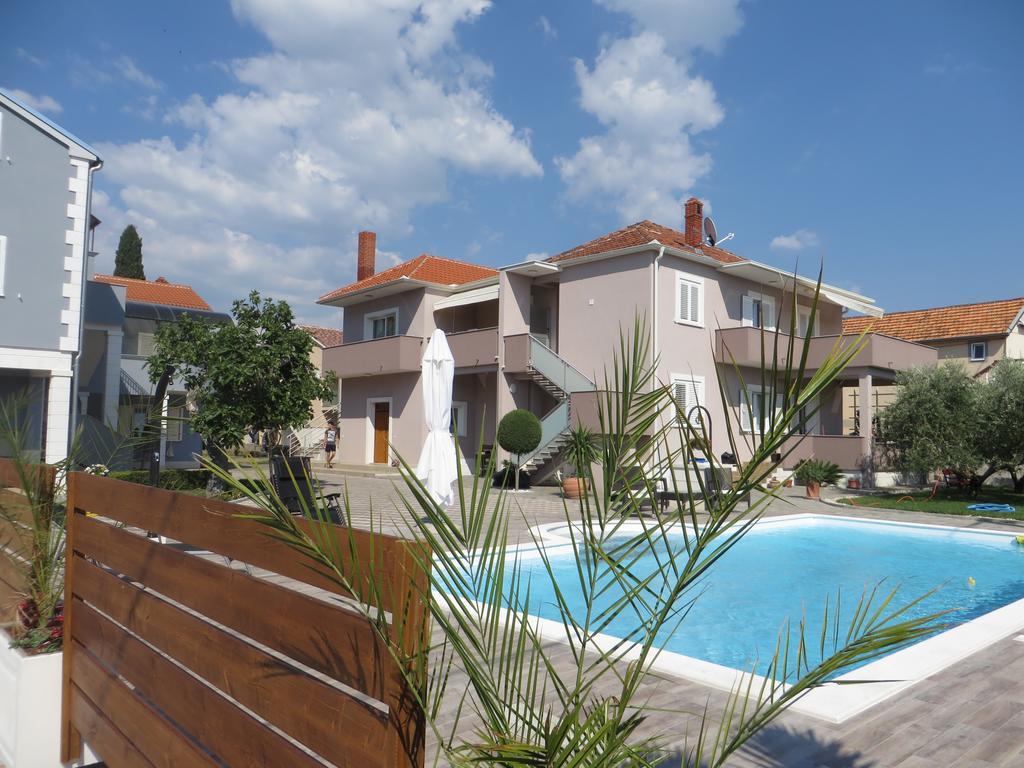 Banic Apartments With Pool Biograd Na Moru Esterno foto