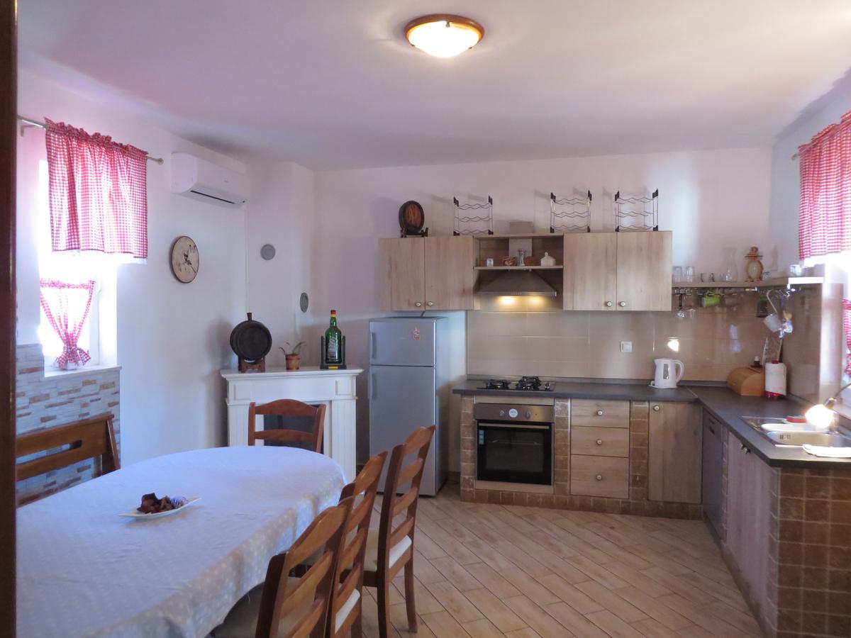 Banic Apartments With Pool Biograd Na Moru Esterno foto